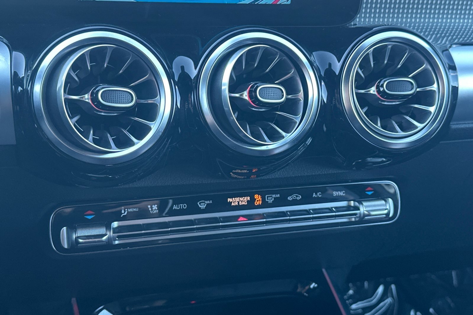 Used 2022 Mercedes-Benz GLB 250 4MATIC image 19