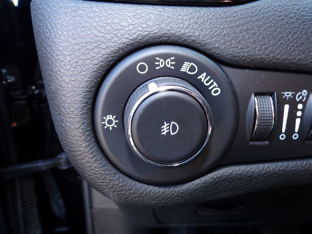 Certified 2023 Jeep Cherokee Altitude Lux AWD/4WD image 17