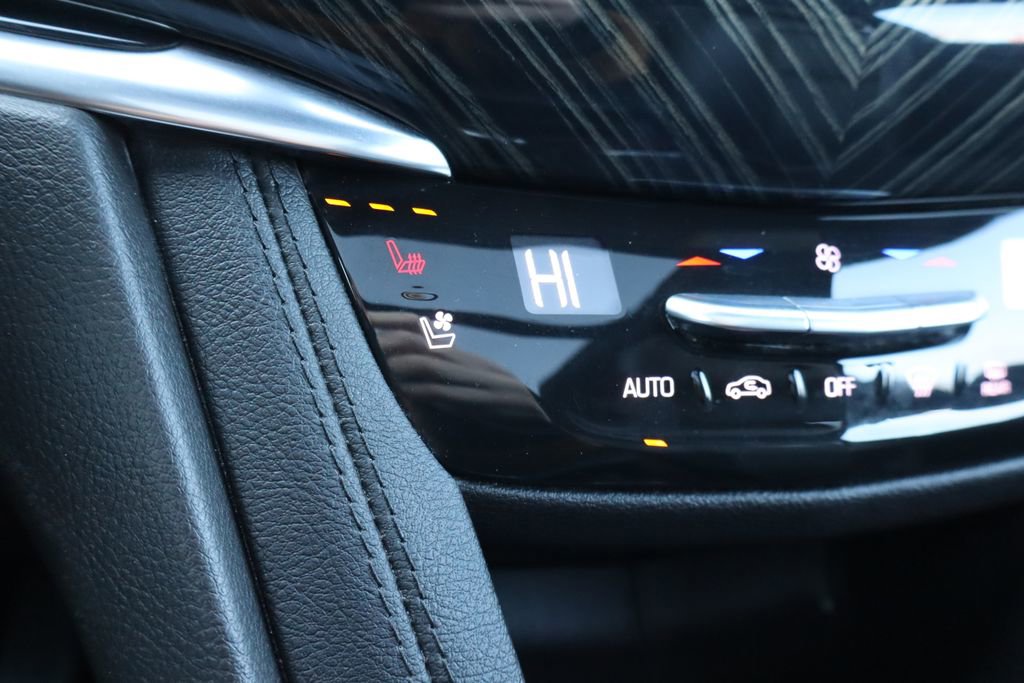 Used 2025 Cadillac XT6 Premium Luxury image 14