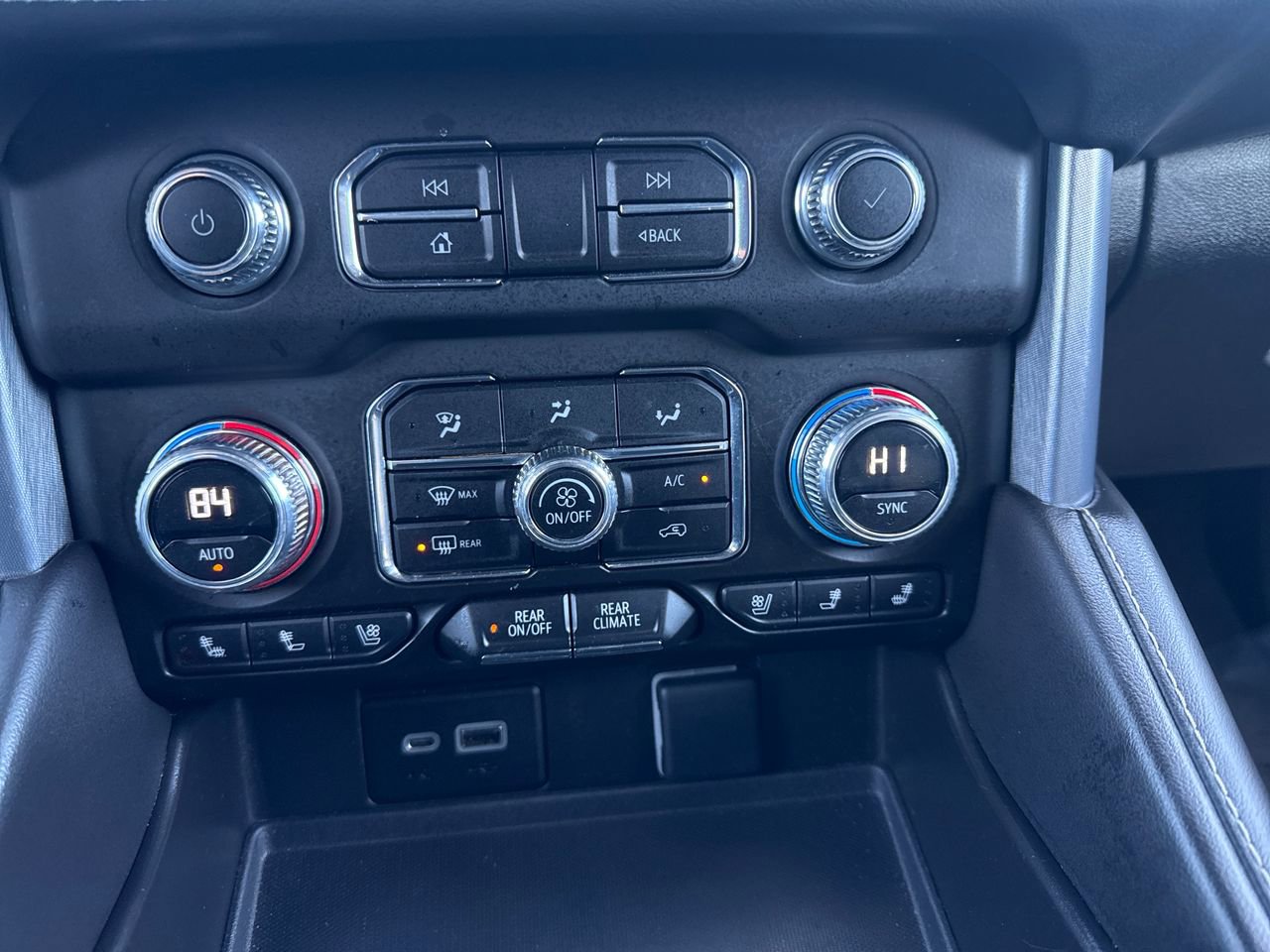 Used 2023 GMC Yukon SLT image 23