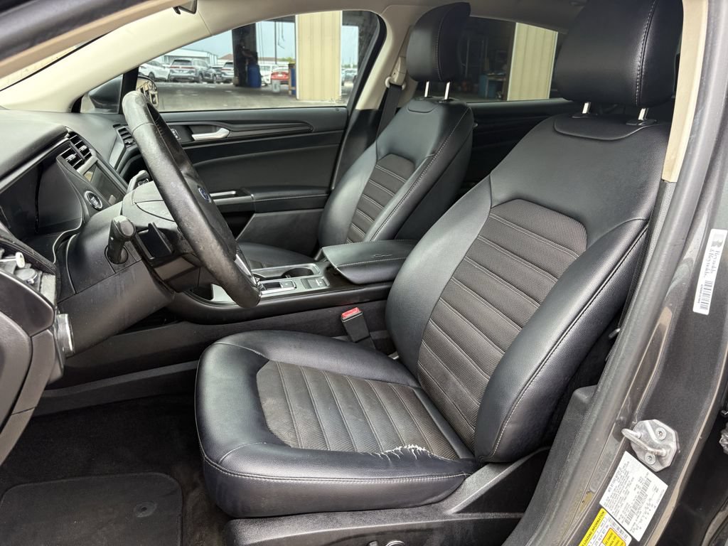 Used 2018 Ford Fusion SE w/ Equipment Group 201A FWD image 12