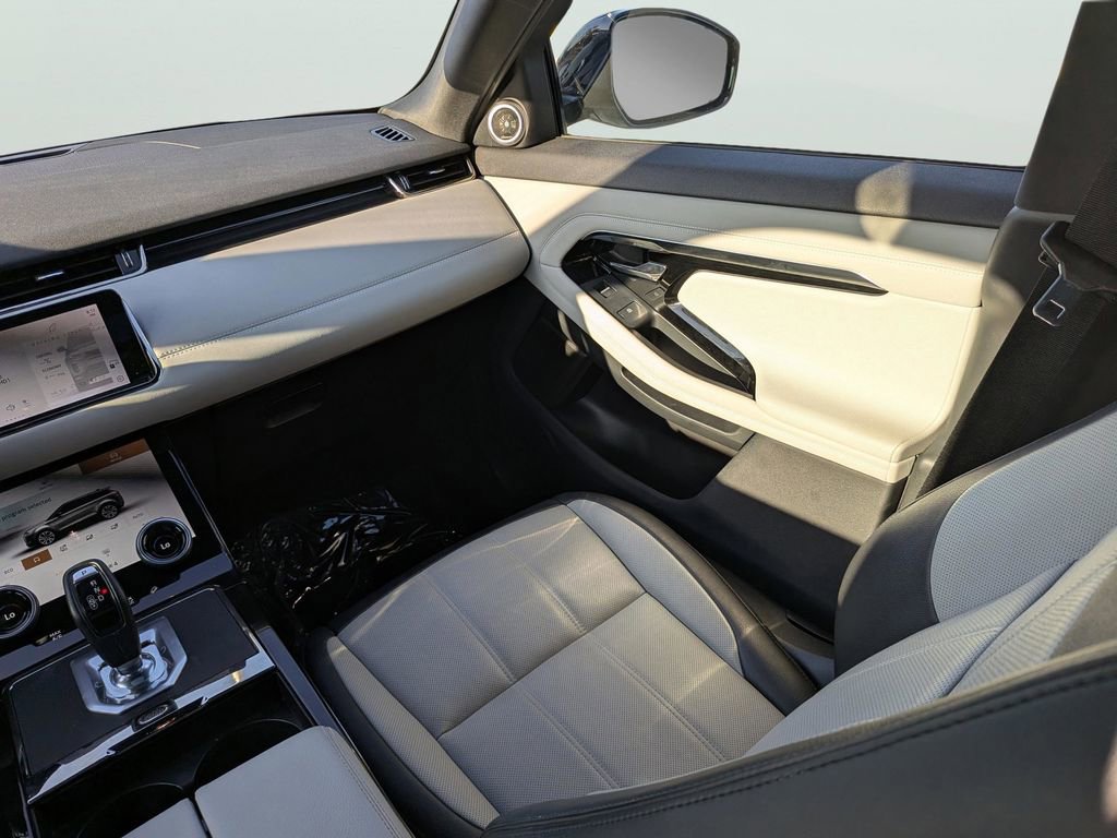 Used 2023 Land Rover Range Rover Evoque R-Dynamic SE image 16