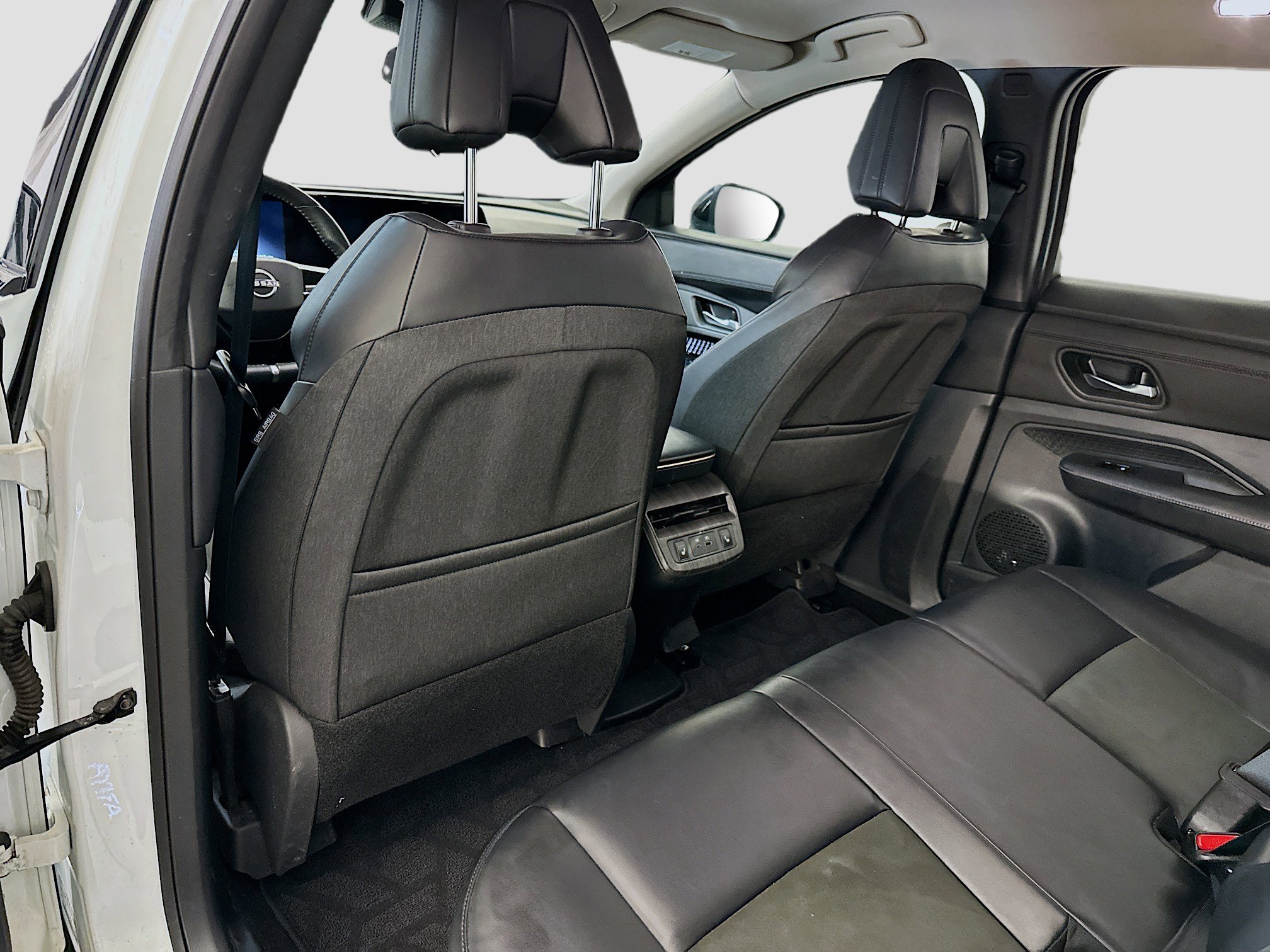 Used 2024 Nissan Ariya AWD image 28