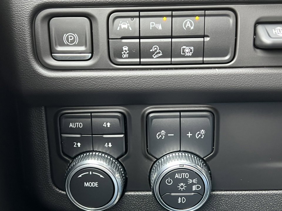 Used 2023 GMC Yukon AT4 w/ AT4 Premium Package image 23