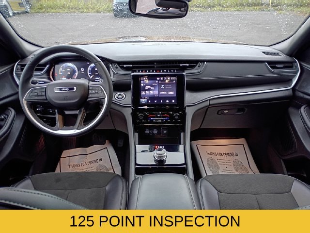 Used 2023 Jeep Grand Cherokee Laredo AWD/4WD image 9