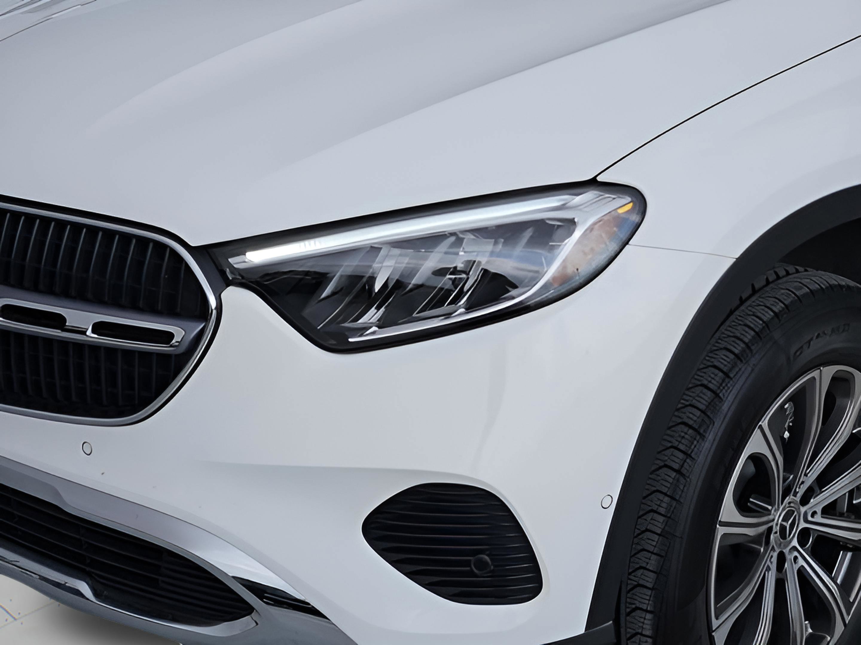 Certified 2025 Mercedes-Benz GLC 300 4MATIC image 8