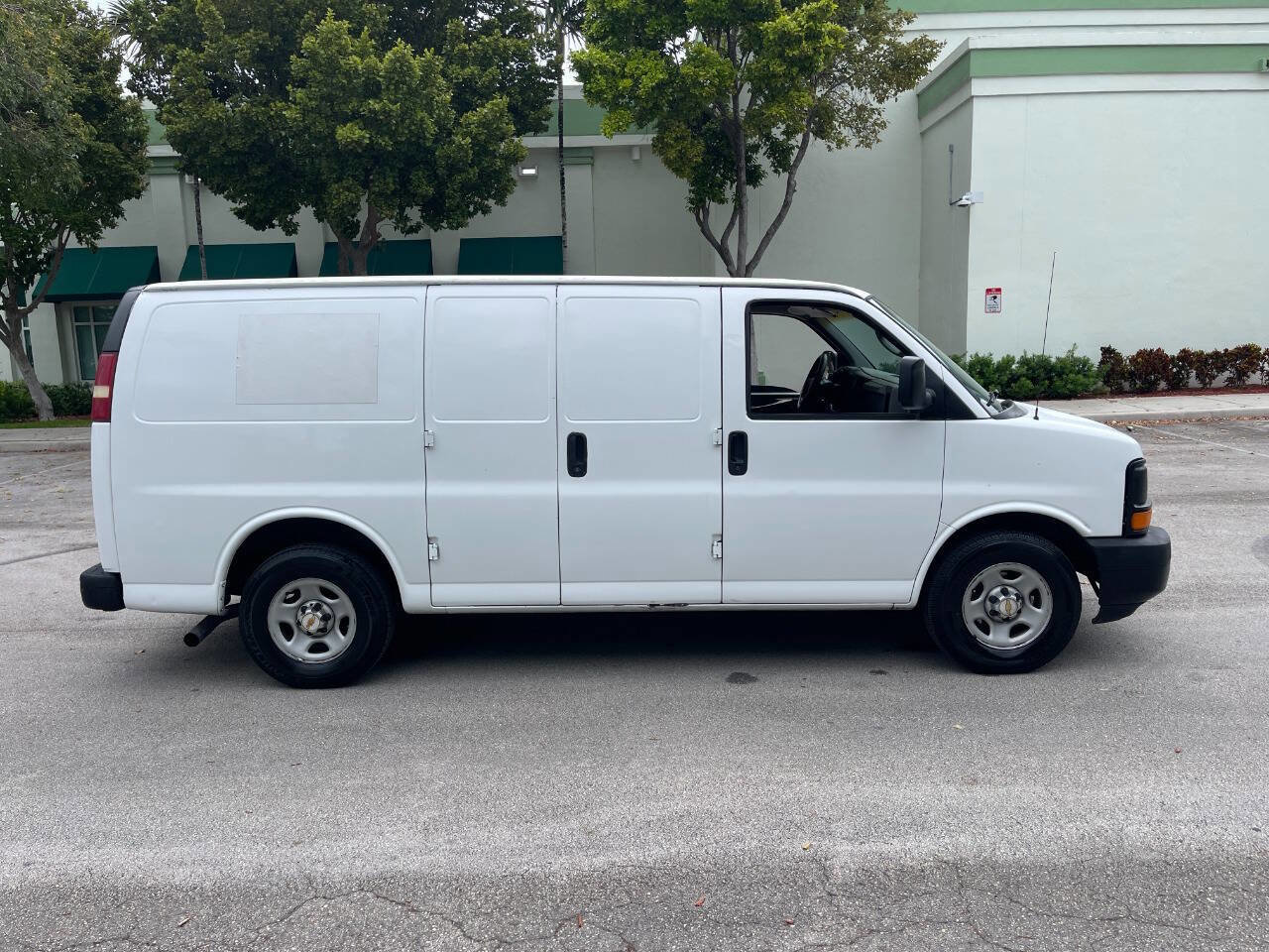Used 2004 Chevrolet Express 1500 RWD image 10