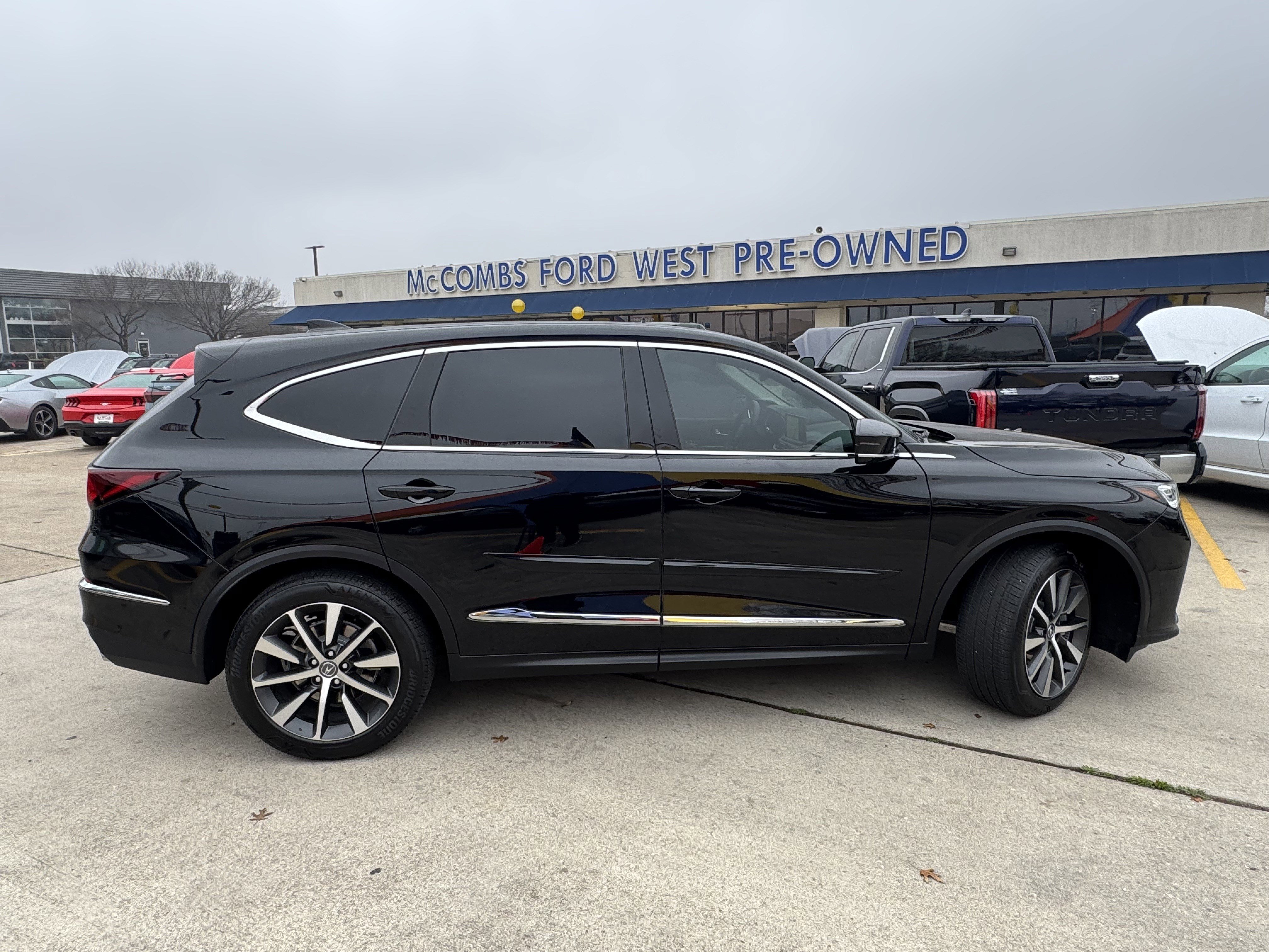 Used 2025 Acura MDX SH-AWD w/ Technology Package image 4