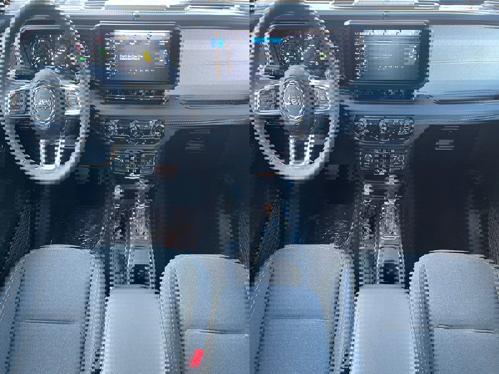 Used 2025 Jeep Wrangler Sahara image 10