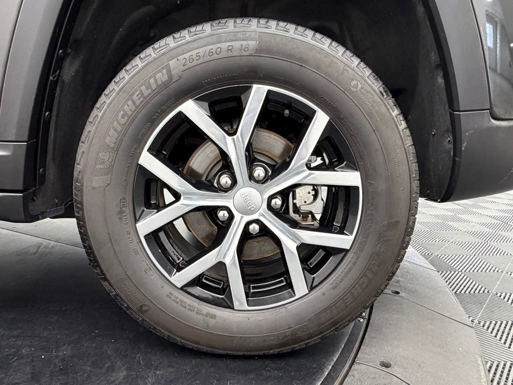 Used 2023 Jeep Grand Cherokee Limited w/ Luxury Tech Group II image 14