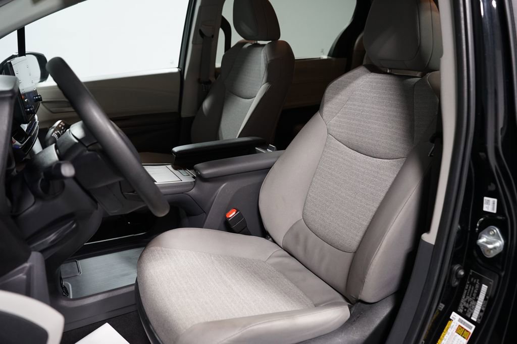 Certified 2024 Toyota Sienna LE image 26