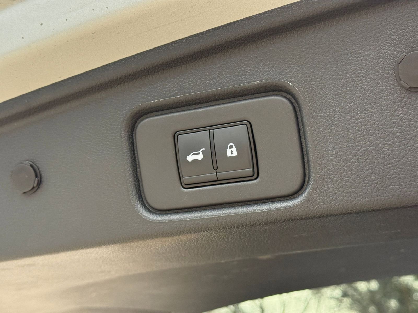 Used 2025 Nissan Pathfinder SV image 23