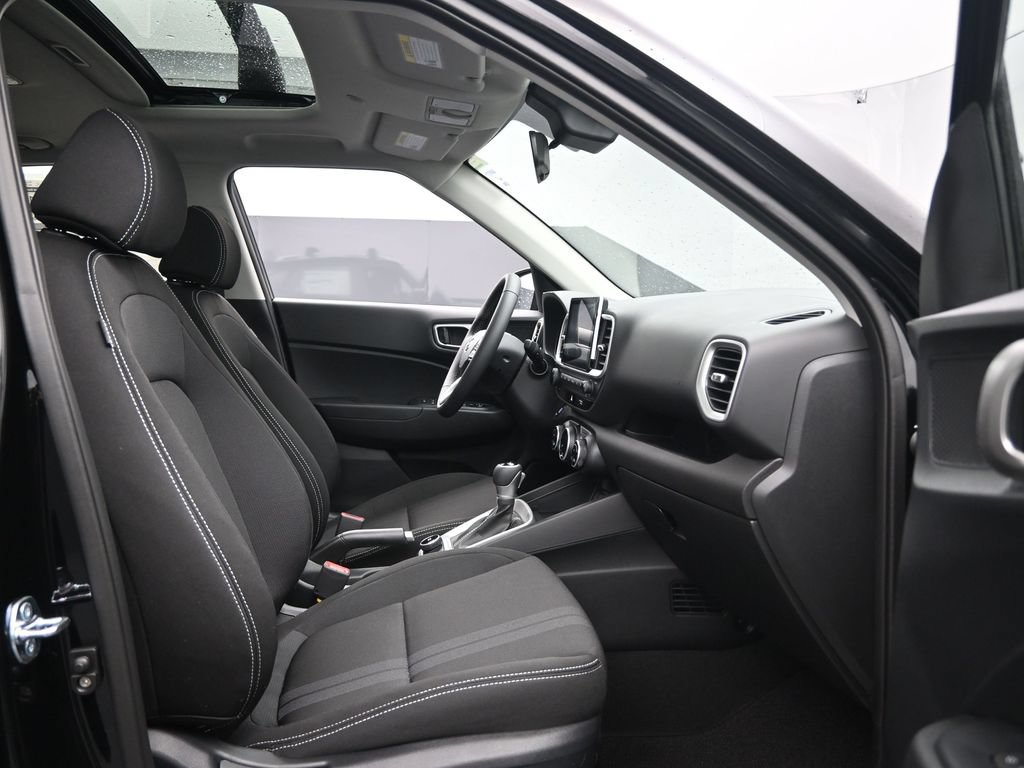 New 2026 Hyundai Venue SEL FWD image 32