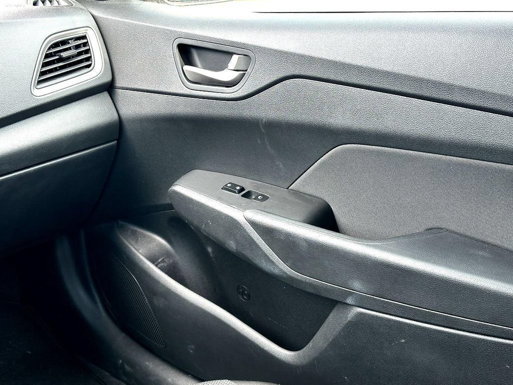 Used 2022 Hyundai Accent SEL w/ Cargo Package FWD image 29