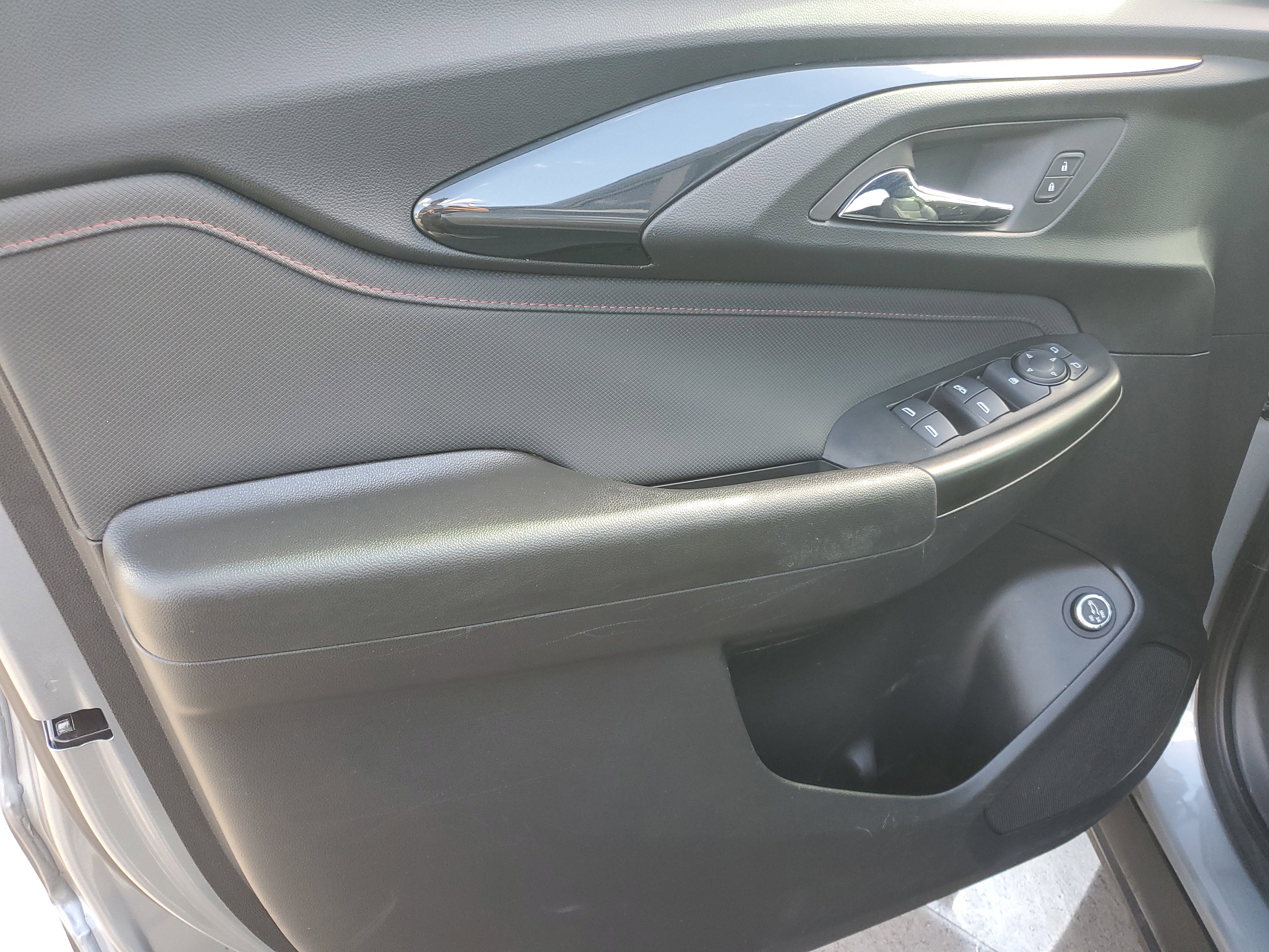 Used 2023 Chevrolet TrailBlazer RS w/ Sun and Liftgate Package FWD image 8