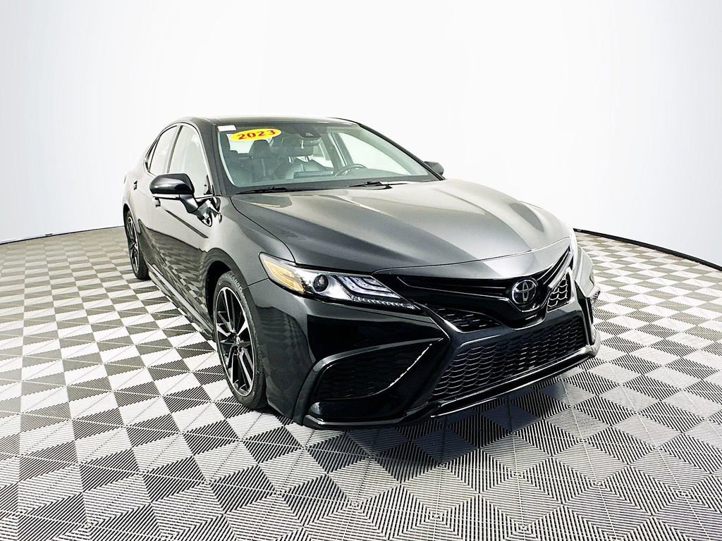 Used 2023 Toyota Camry XSE image 3