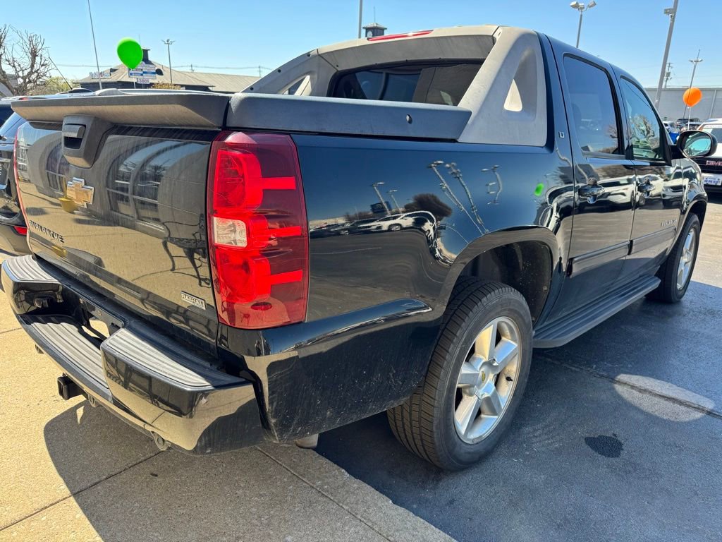 Used 2010 Chevrolet Avalanche LT w/ Luxury Package image 5