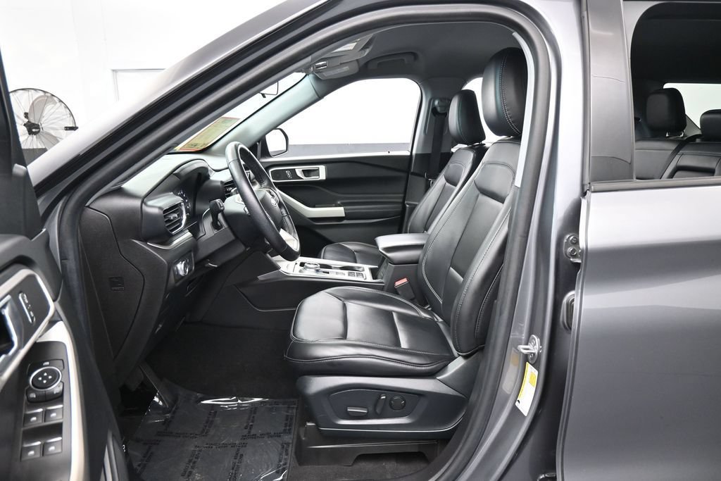 Used 2021 Ford Explorer XLT w/ Equipment Group 202A RWD image 11