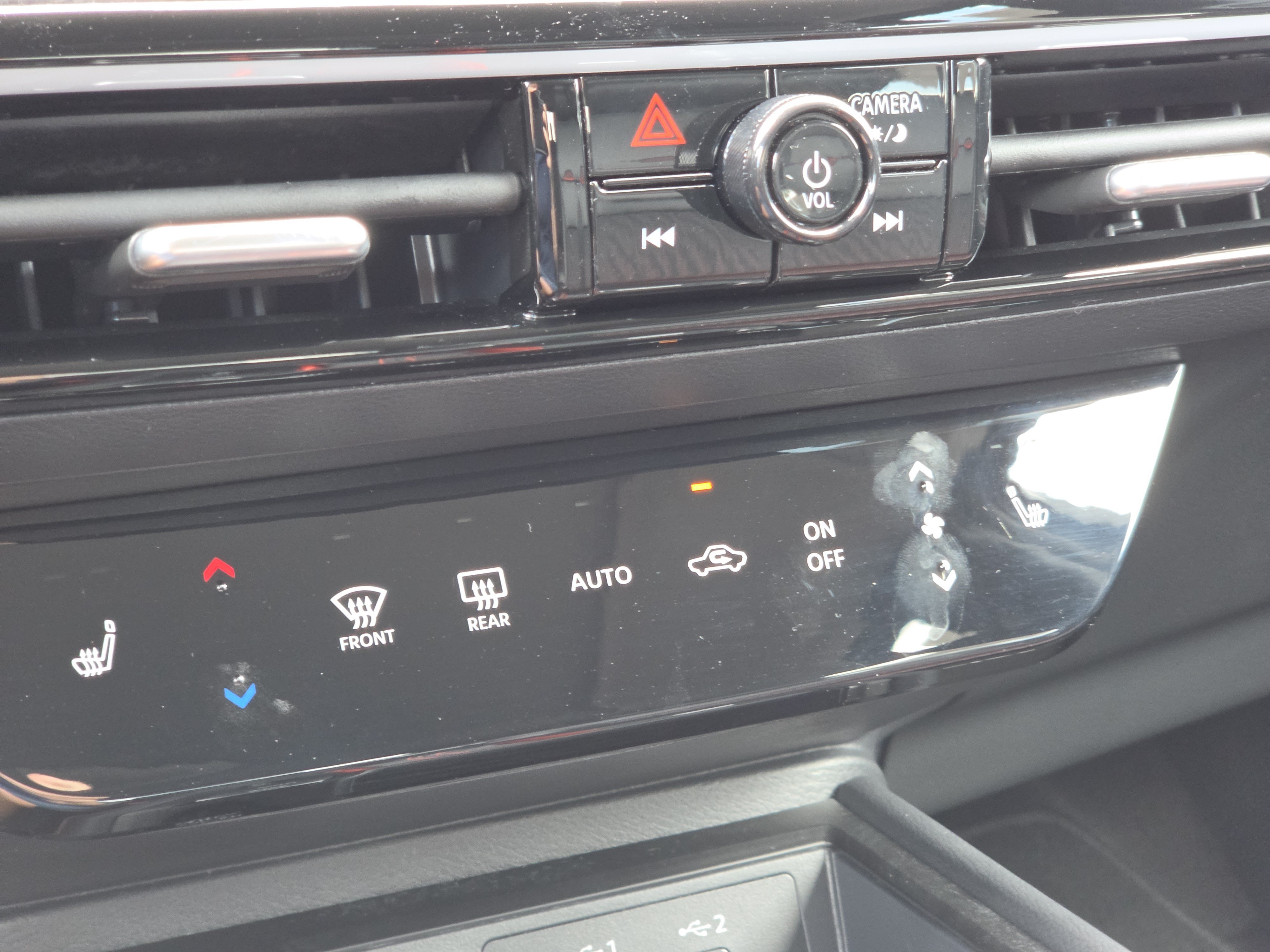Used 2025 Nissan Kicks SR w/ SR Premium Package FWD image 22
