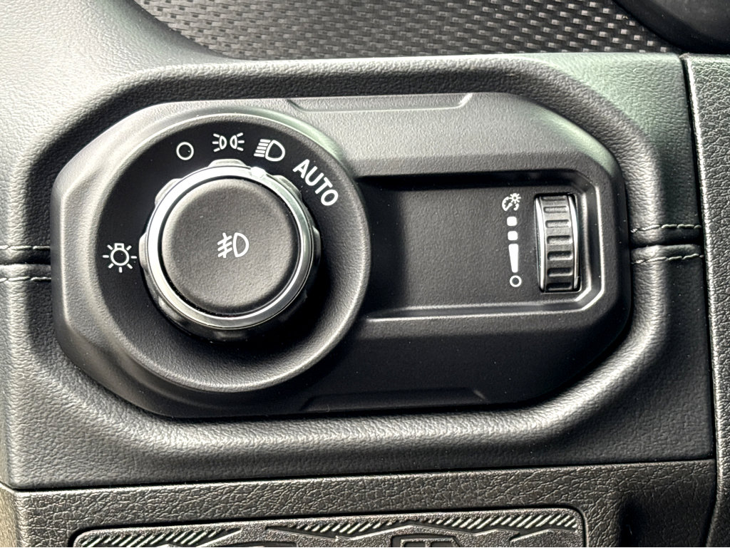 Used 2024 Jeep Wrangler Unlimited Rubicon image 12