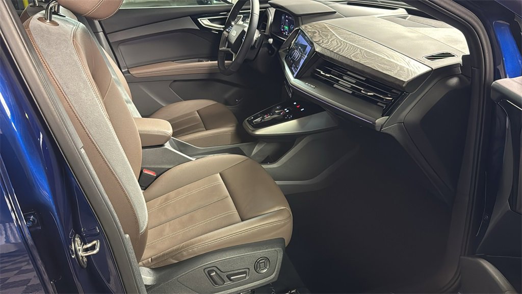 Used 2024 Audi Q4 e-tron Prestige image 9