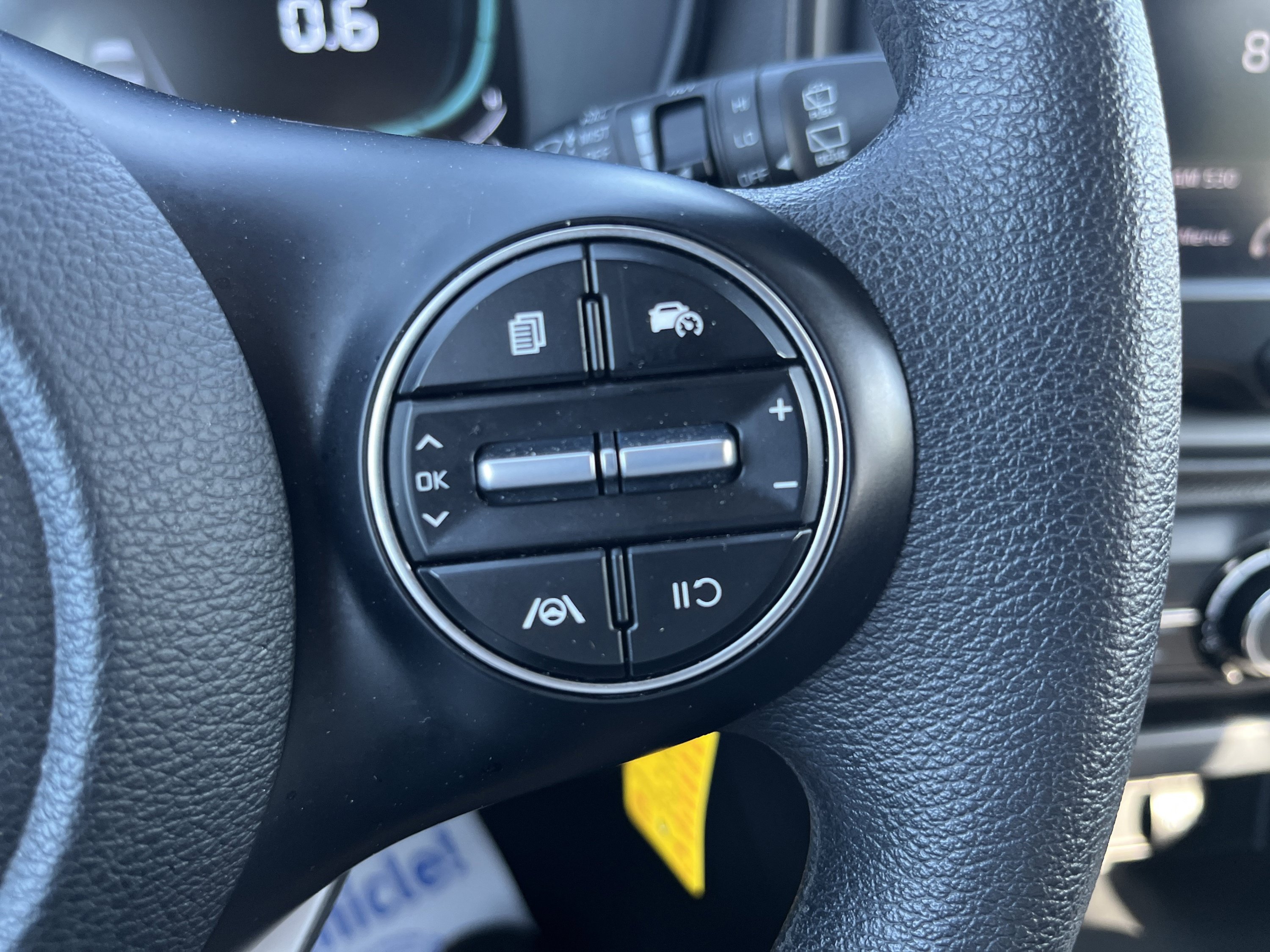 Used 2025 Kia Soul LX w/ LX Technology Package FWD image 26