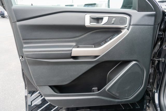 Used 2023 Ford Explorer XLT AWD/4WD image 17