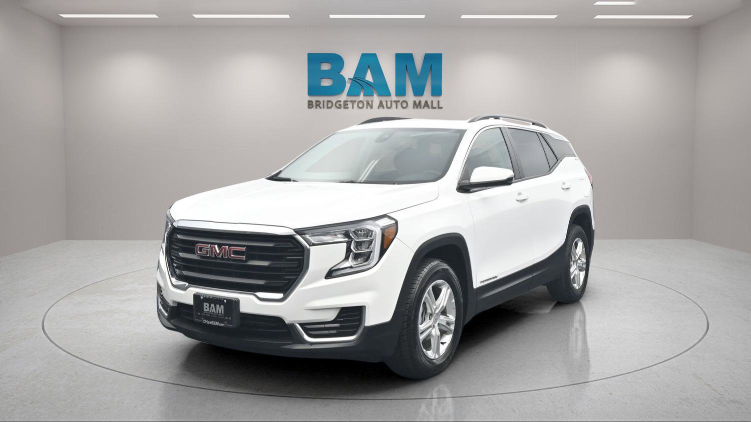 Used 2023 GMC Terrain SLE w/ Driver Convenience Package AWD/4WD image 3