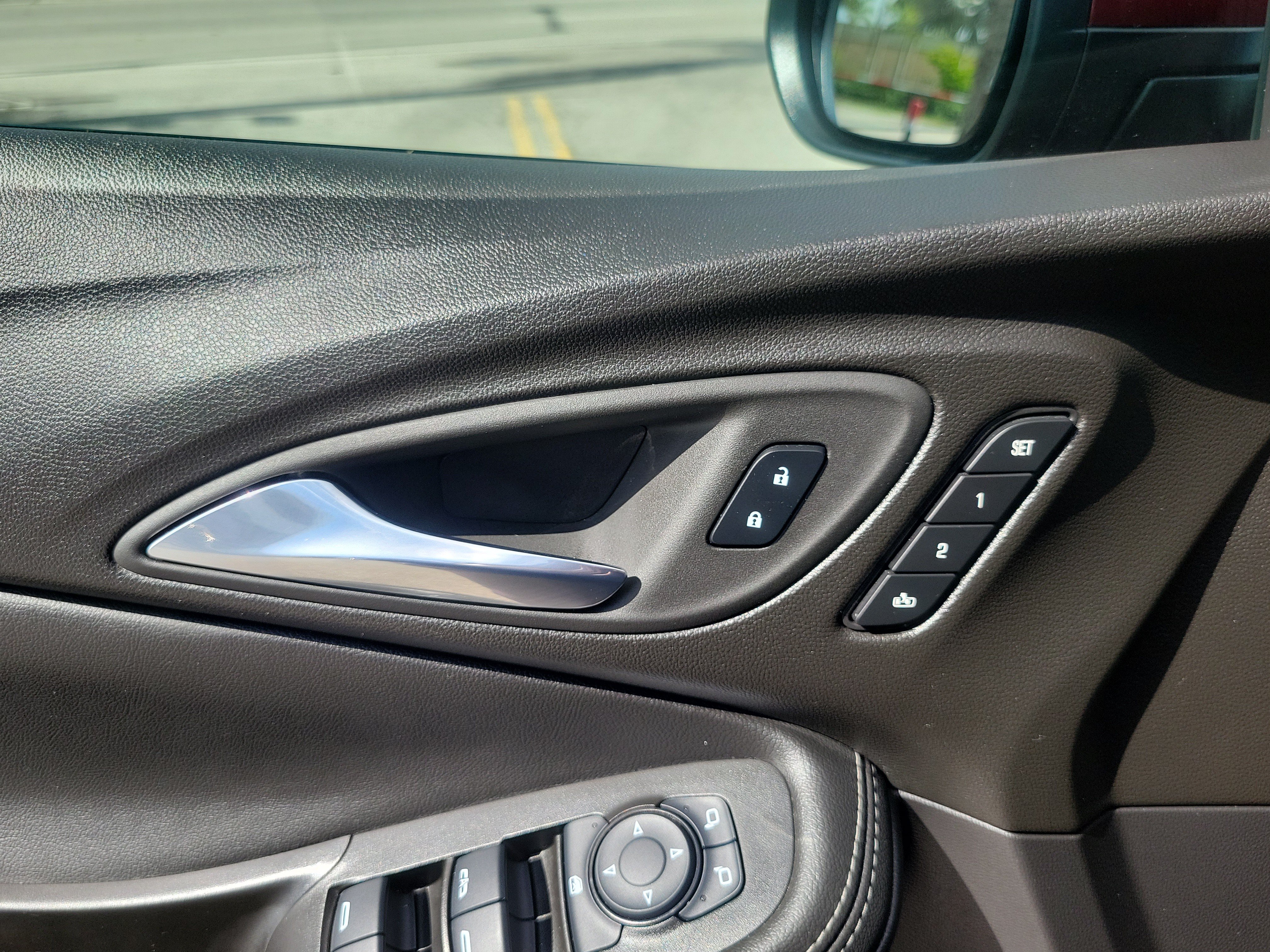 Used 2023 Buick Encore GX Essence w/ Experience Buick Package FWD image 26