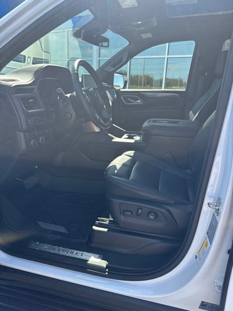 Used 2024 Chevrolet Suburban RST w/ Luxury Package AWD/4WD image 8