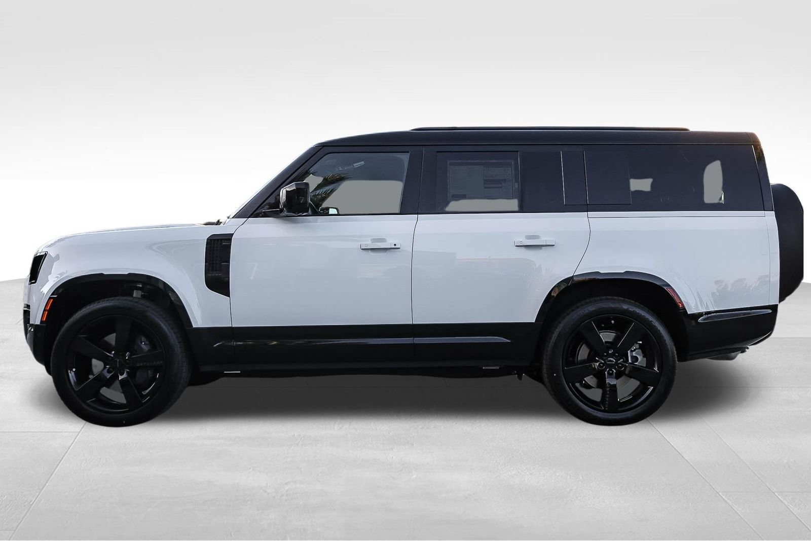 New 2026 Land Rover Defender 130 X-Dynamic SE AWD/4WD image 8