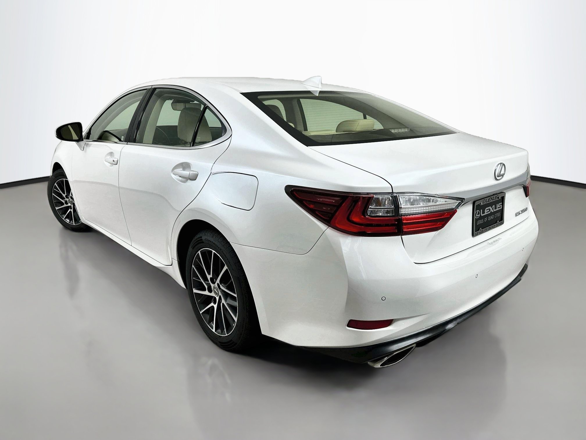 Used 2017 Lexus ES 350 w/ Luxury Package FWD image 5