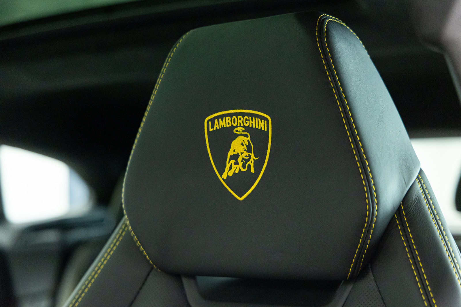 Used 2024 Lamborghini Urus S AWD/4WD image 36