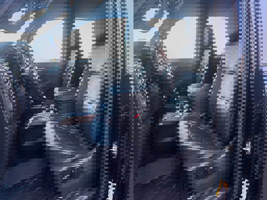 Used 2020 Chevrolet Silverado 1500 LT Trail Boss w/ Midnight Edition image 10