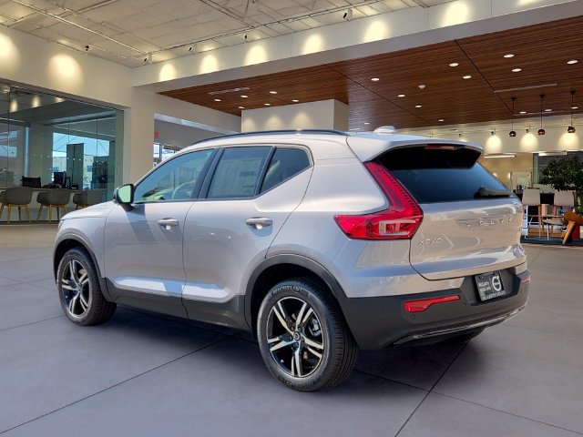 New 2026 Volvo XC40 B5 Core w/ Protection Package Premier AWD/4WD image 3