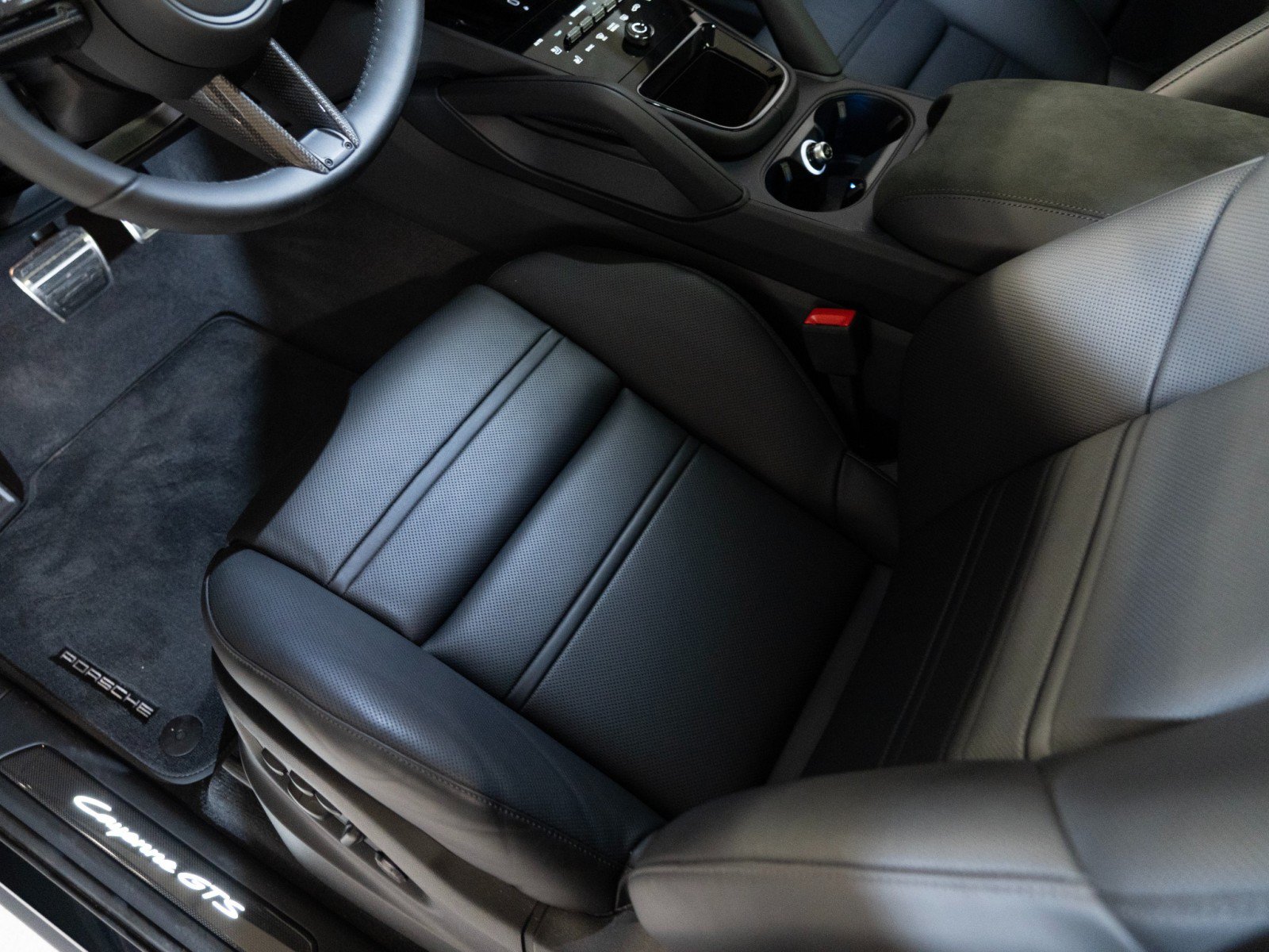 Used 2026 Porsche Cayenne GTS AWD/4WD image 13
