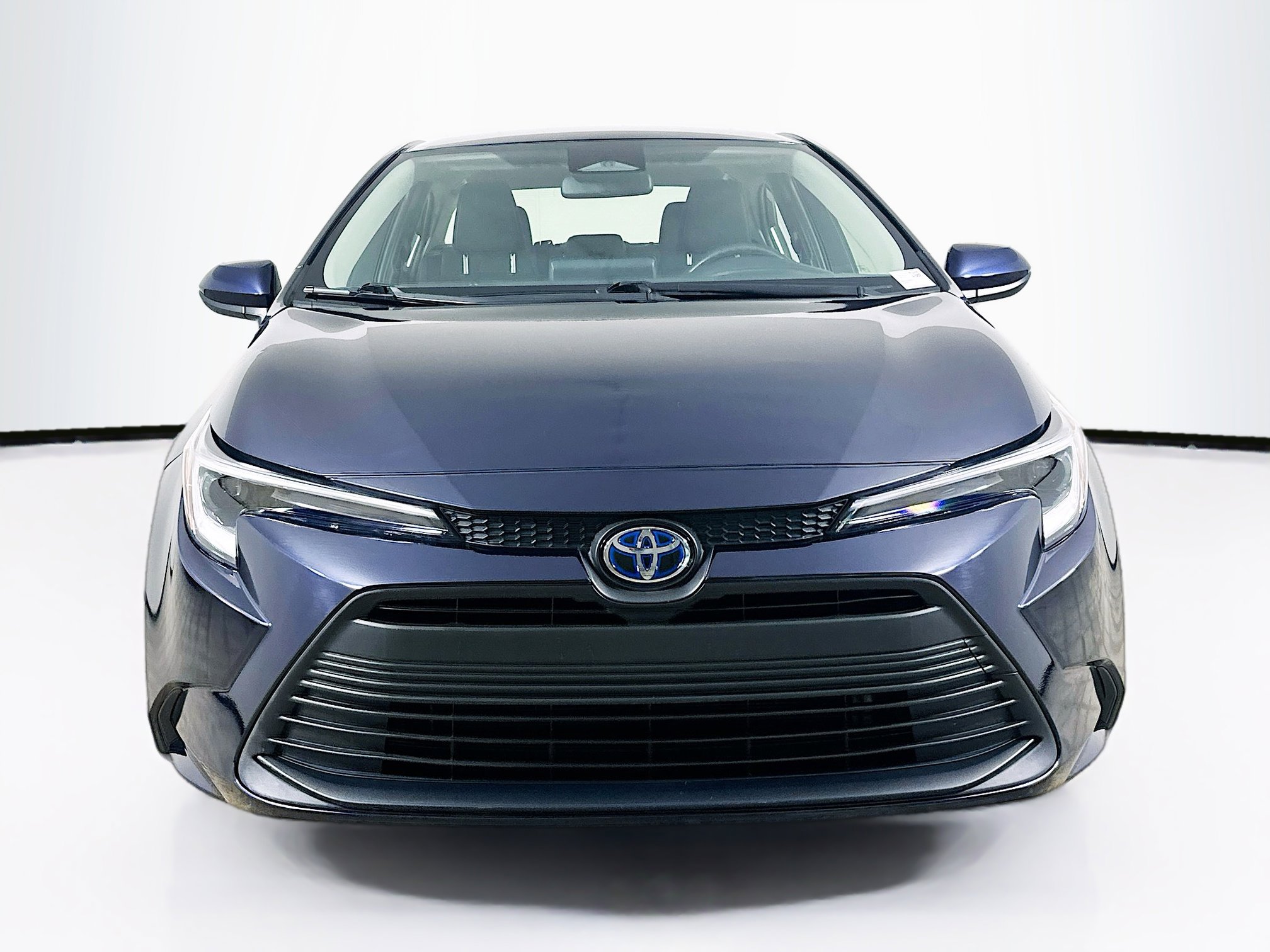 Used 2023 Toyota Corolla LE FWD image 2