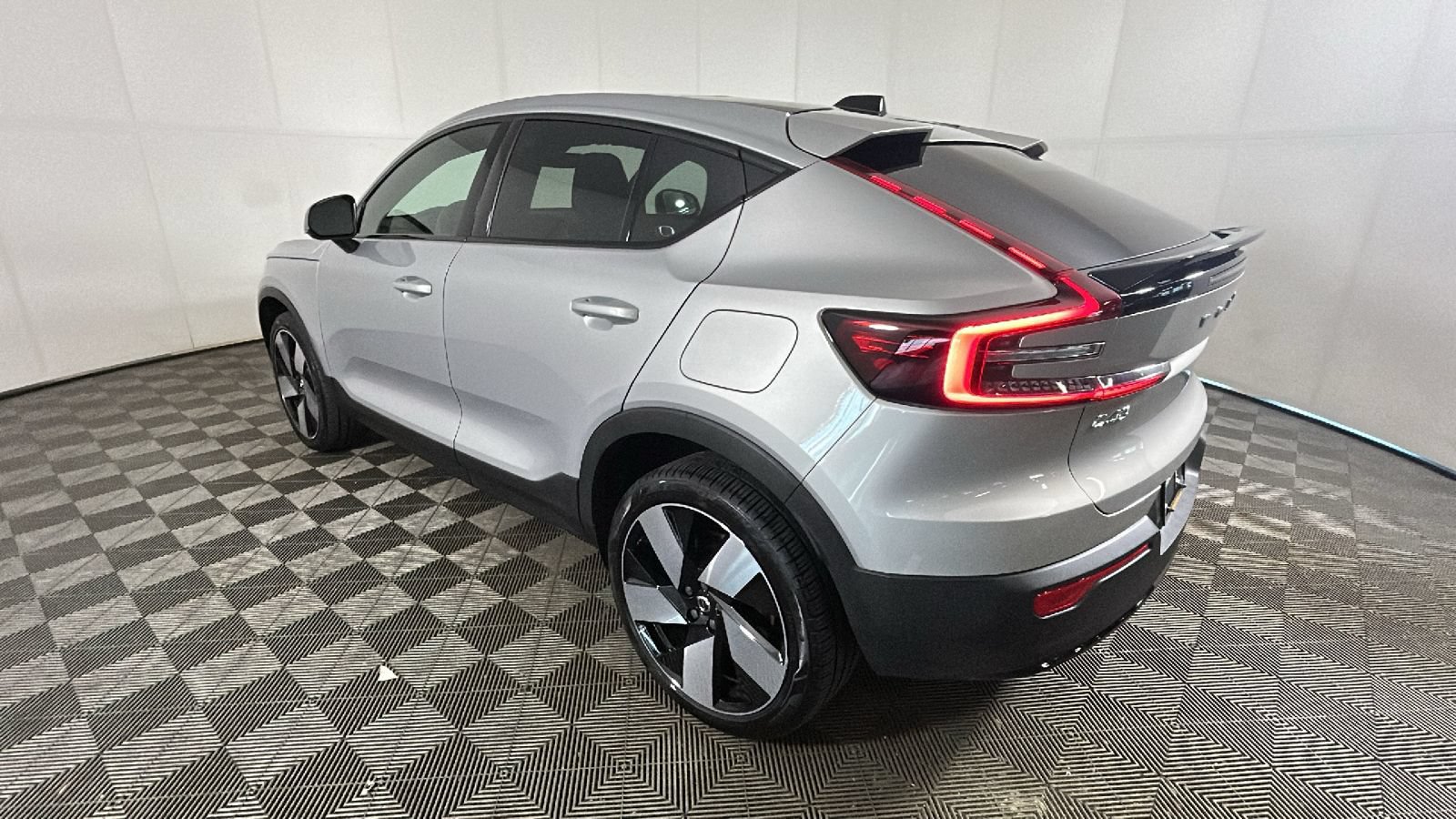 Used 2023 Volvo C40 P8 Recharge Ultimate AWD/4WD video 4