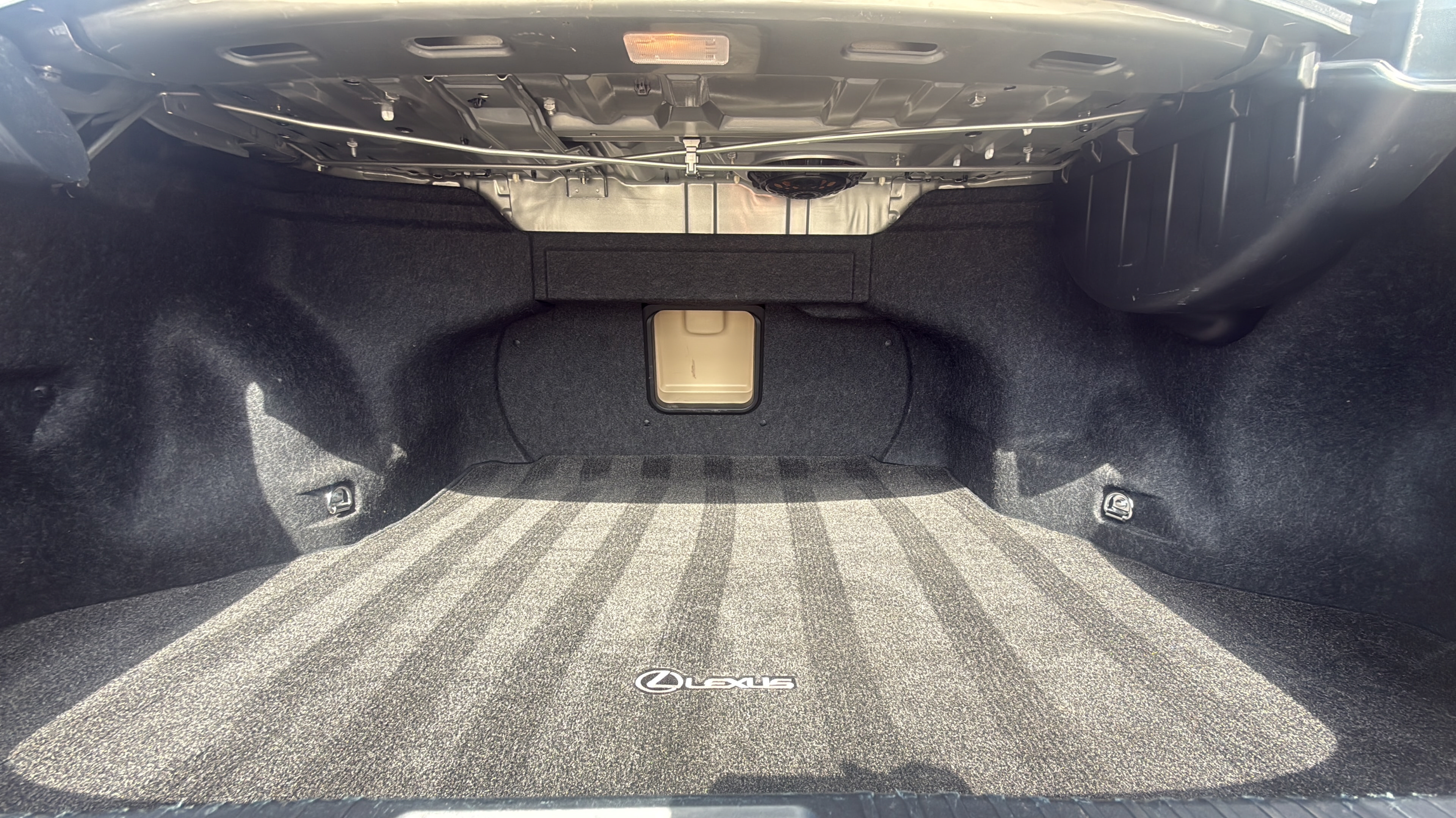 Used 2016 Lexus ES 350 w/ Luxury Package w/Wood Trim FWD image 27
