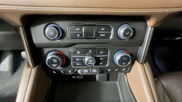 Used 2023 Chevrolet Tahoe High Country w/ Advanced Technology Package AWD/4WD image 27