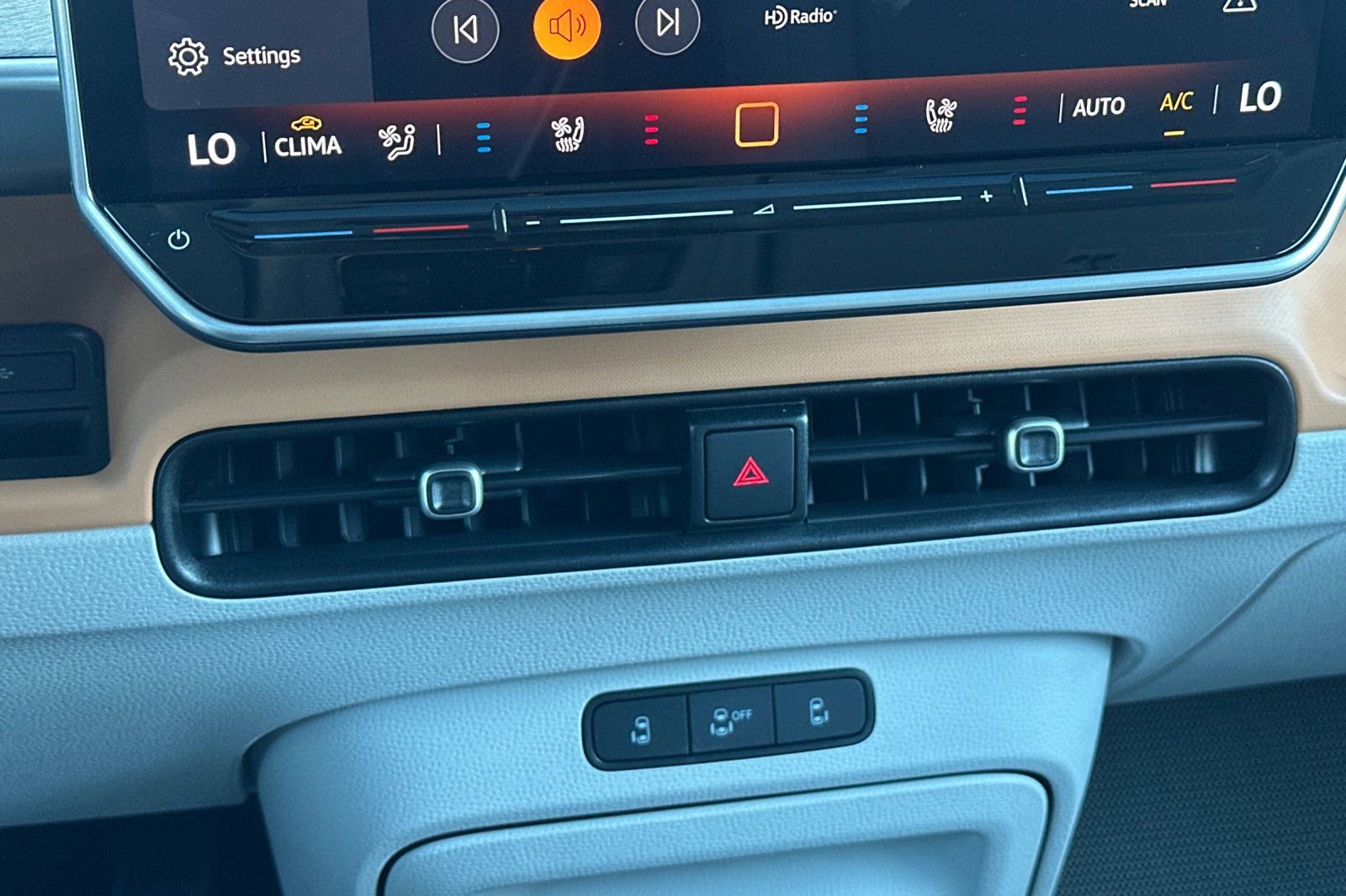 New 2025 Volkswagen ID. Buzz 1st Edition AWD/4WD image 20
