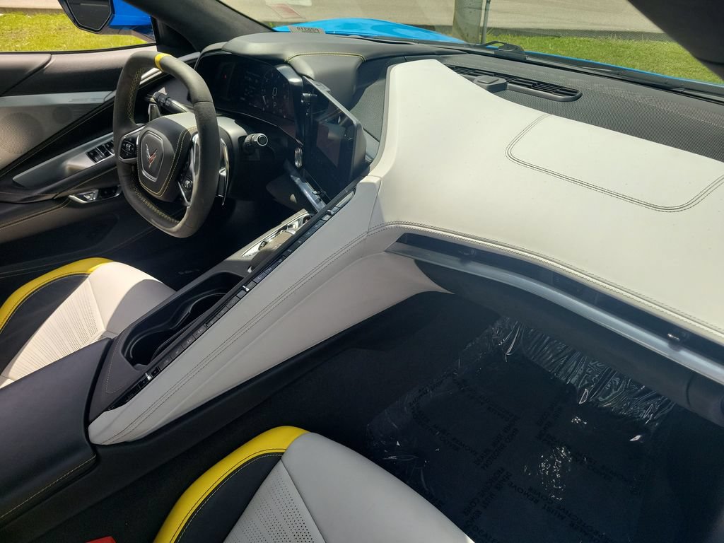 Used 2021 Chevrolet Corvette Stingray Premium Conv w/ Z51 Performance Package RWD image 22