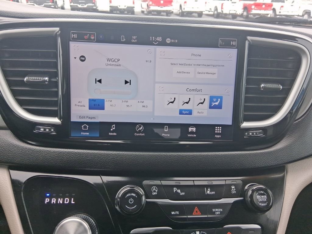 Used 2024 Chrysler Pacifica Touring-L image 27