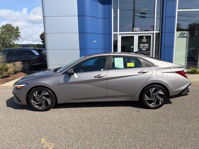 Used 2024 Hyundai Elantra Limited FWD image 4