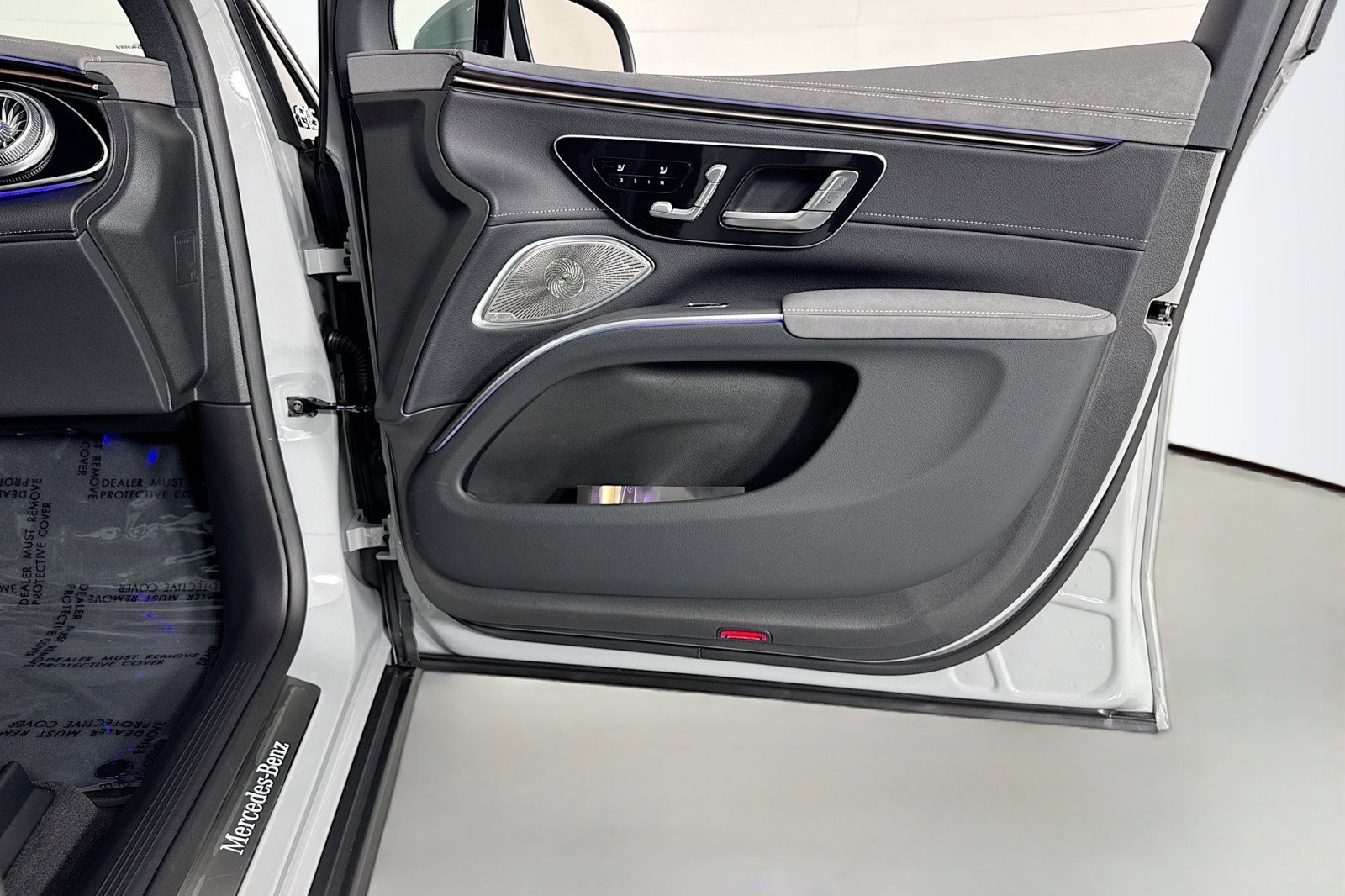 New 2026 Mercedes-Benz EQS 400 4MATIC SUV image 23