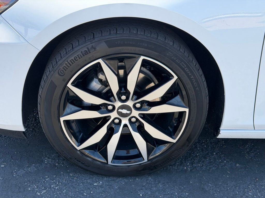 Used 2017 Chevrolet Malibu LT FWD image 10