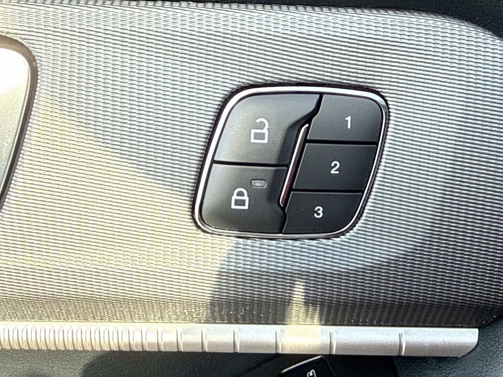 Used 2025 Ford Explorer ST RWD image 25