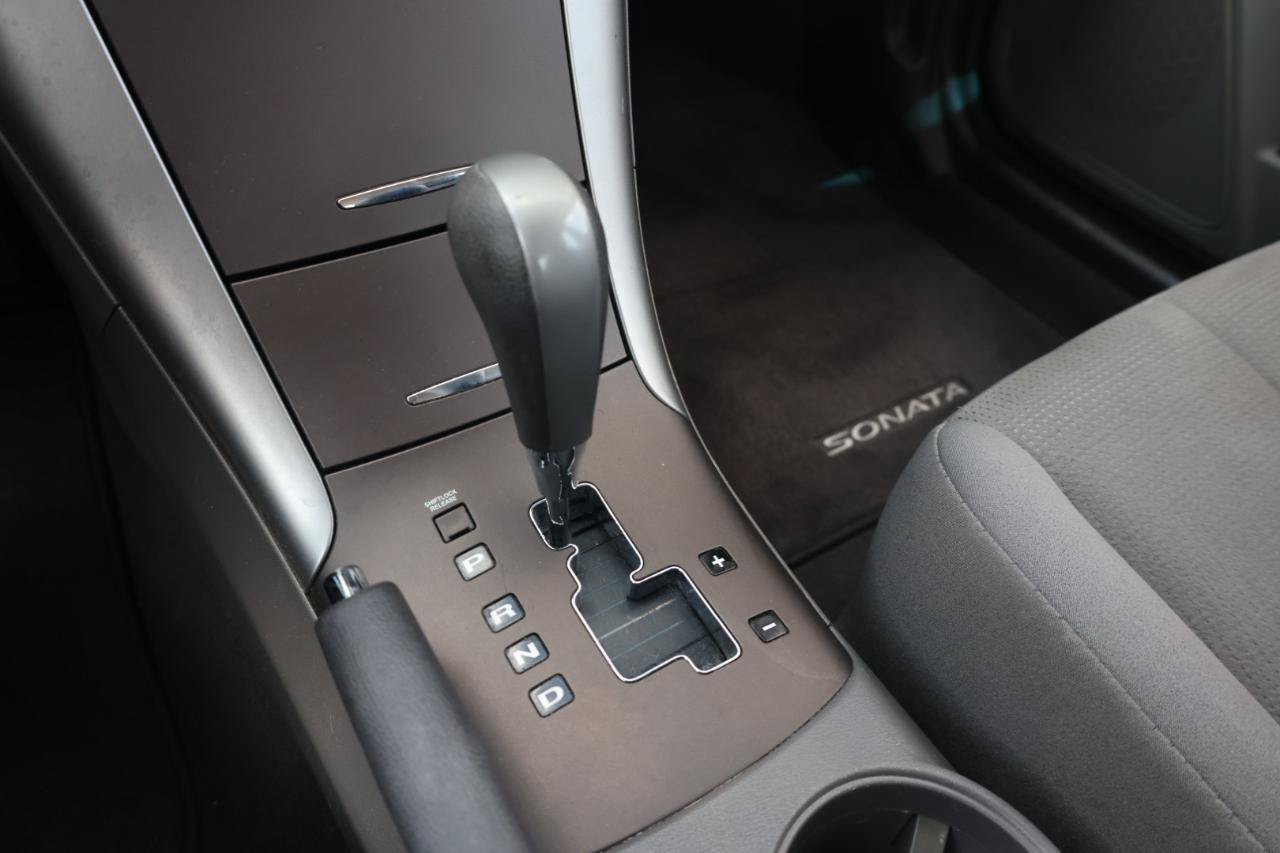 Used 2010 Hyundai Sonata GLS FWD image 12