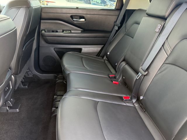 Used 2025 Nissan Pathfinder SL image 30