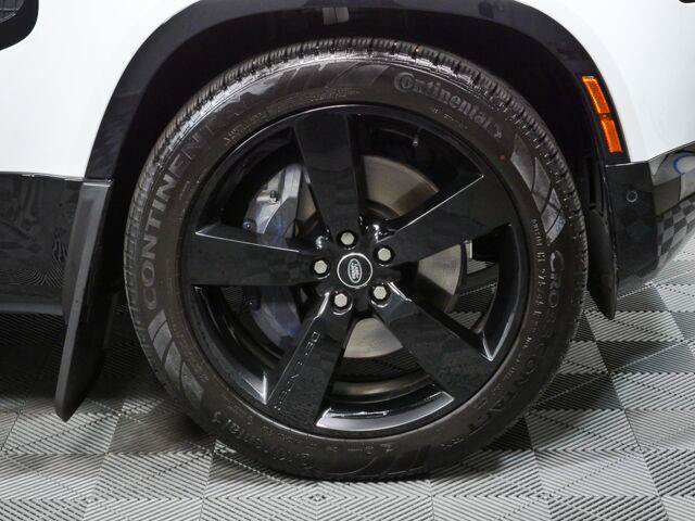 Used 2025 Land Rover Defender 110 X-Dynamic SE AWD/4WD image 38
